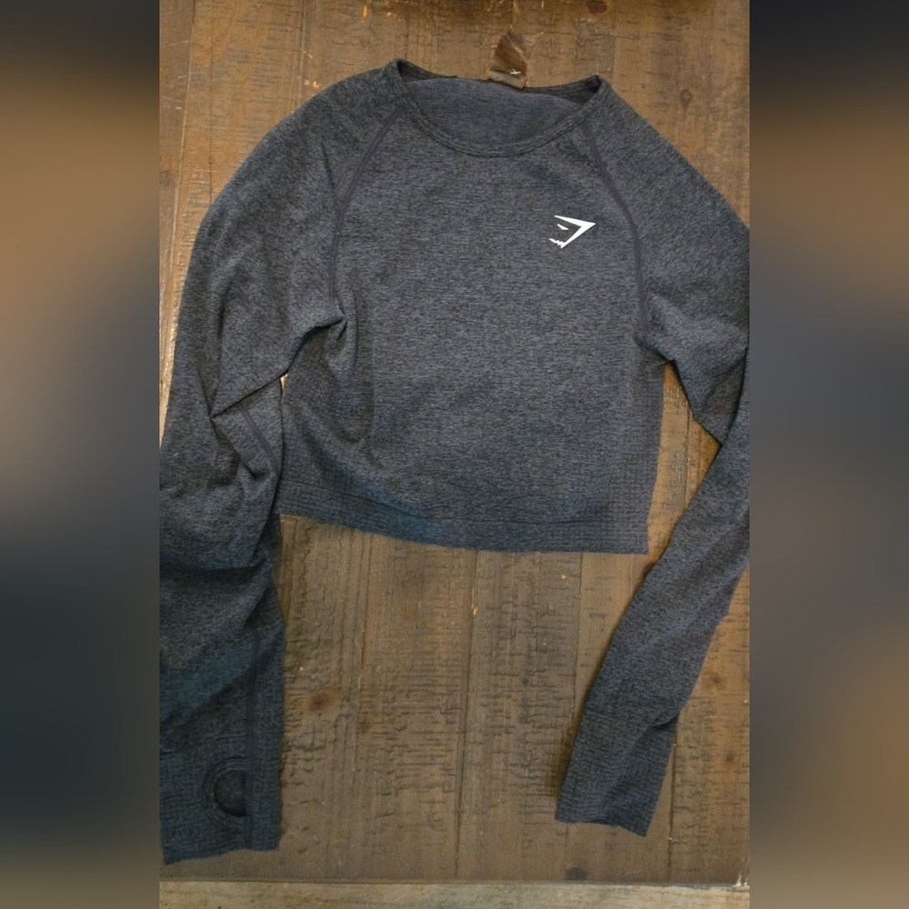 Medium Gymshark Womens Grey Cropped Long Sleeve Top Thumb Holes Athleisure - Picture 2 of 2
